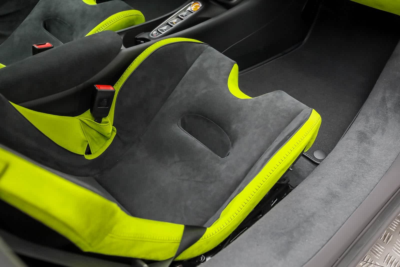 2026 McLaren Artura Base