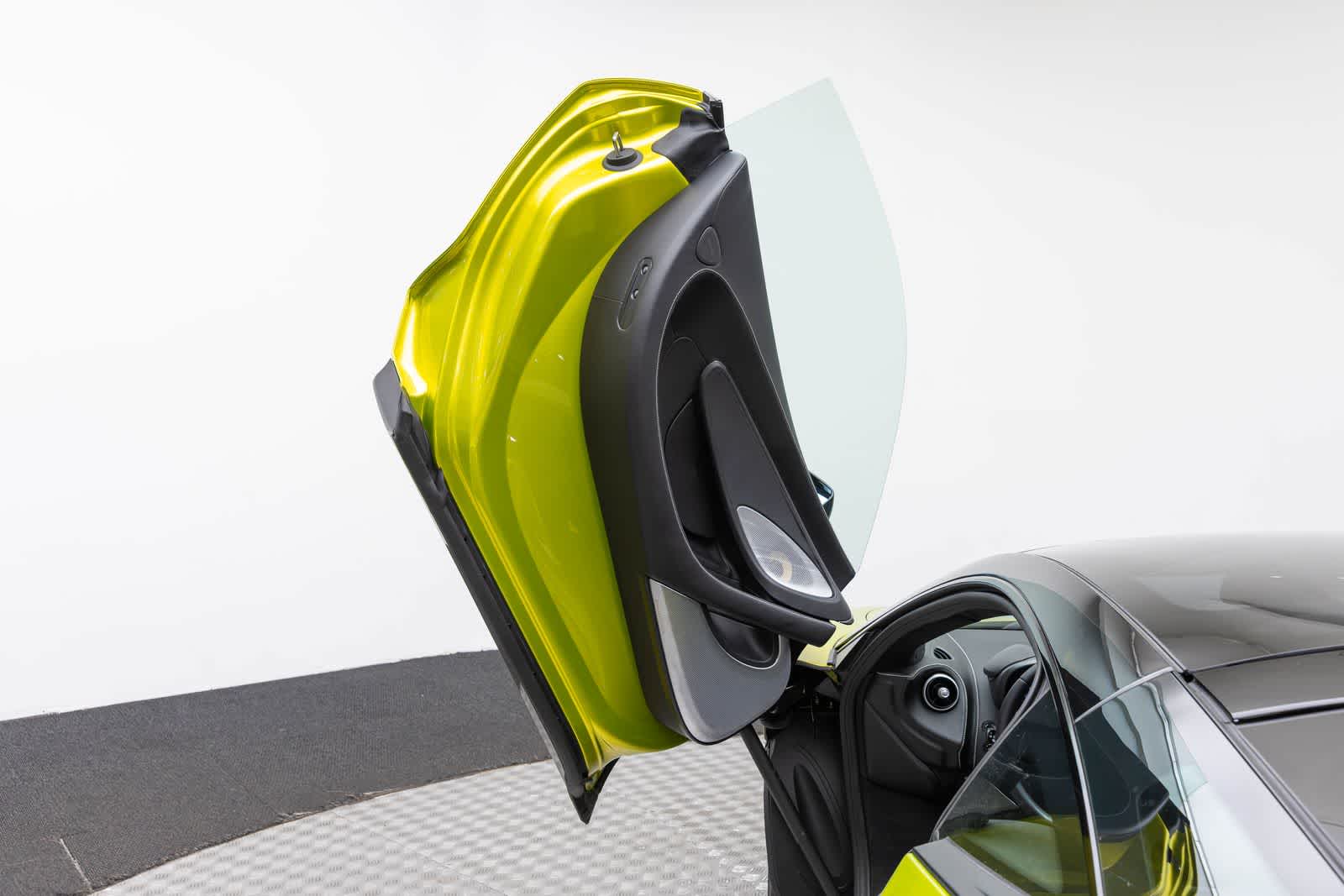 2027 McLaren GTS Base