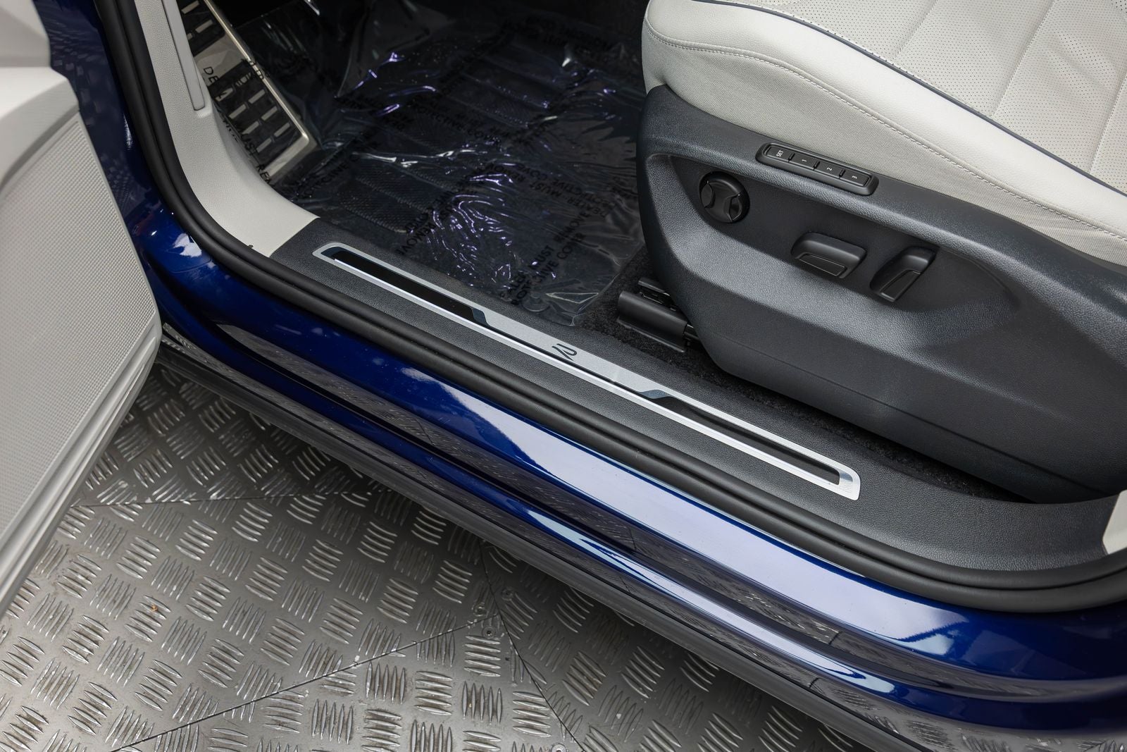 2023 Volkswagen Tiguan SEL R-Line