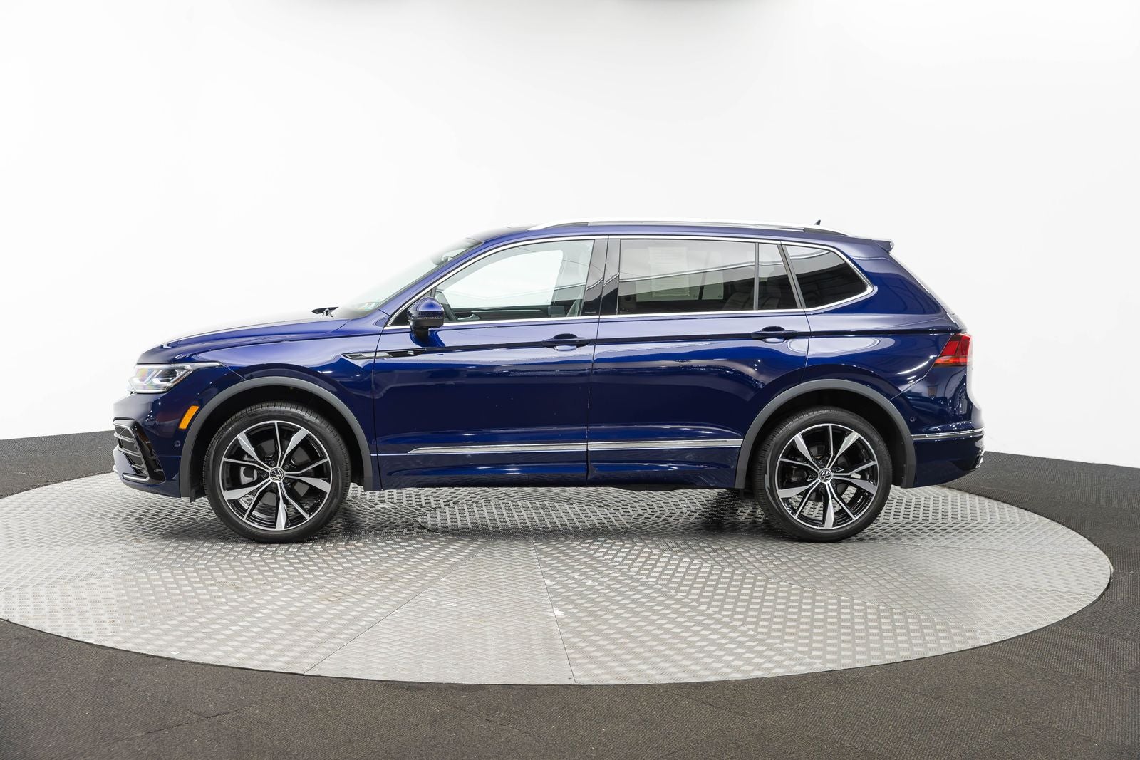 2023 Volkswagen Tiguan SEL R-Line