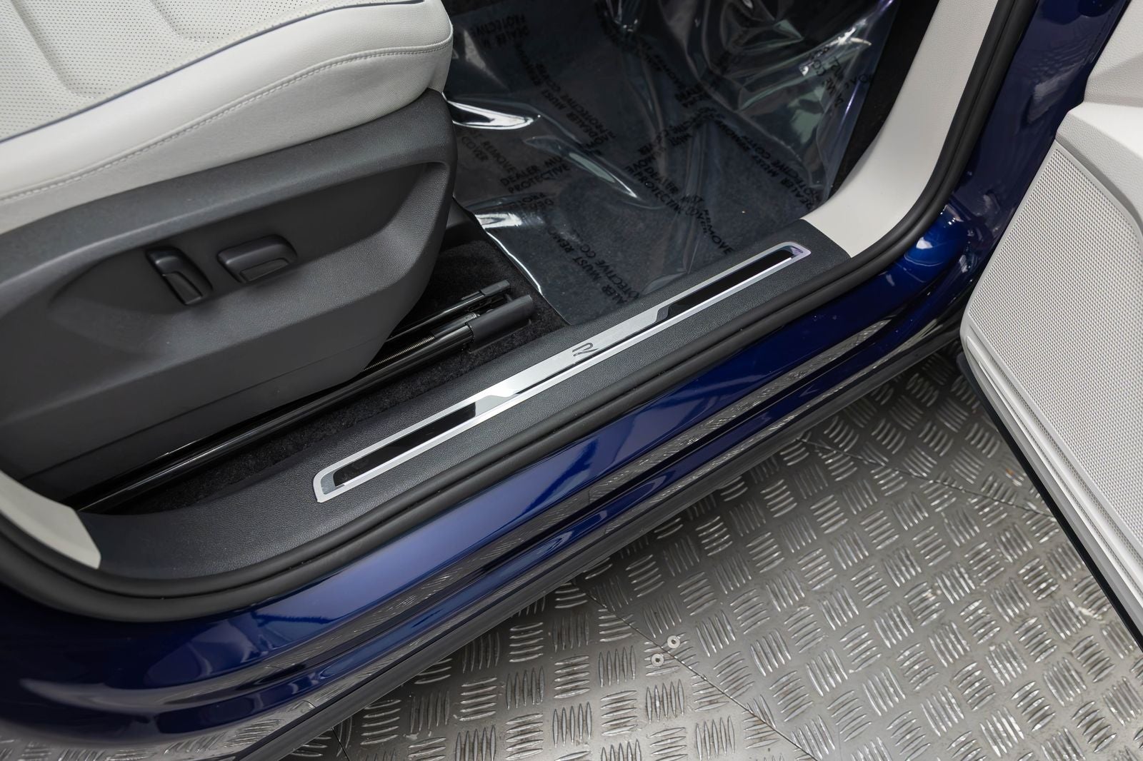 2023 Volkswagen Tiguan SEL R-Line