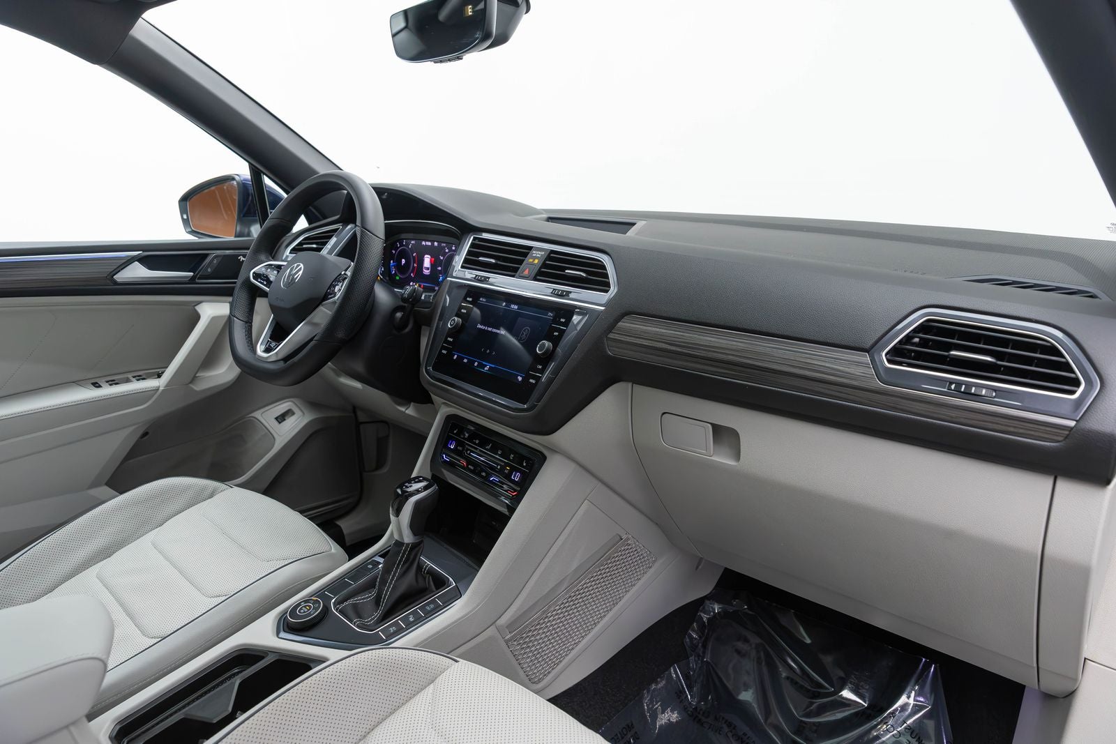 2023 Volkswagen Tiguan SEL R-Line