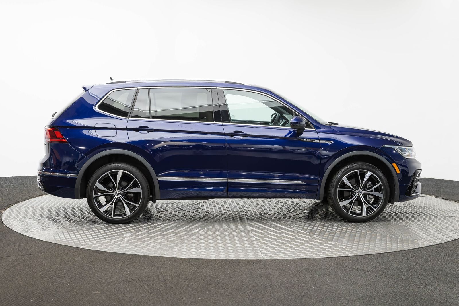 2023 Volkswagen Tiguan SEL R-Line