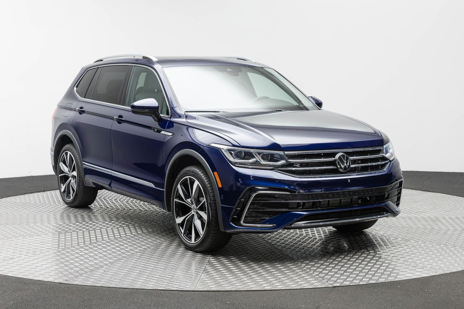 2023 Volkswagen Tiguan SEL R-Line