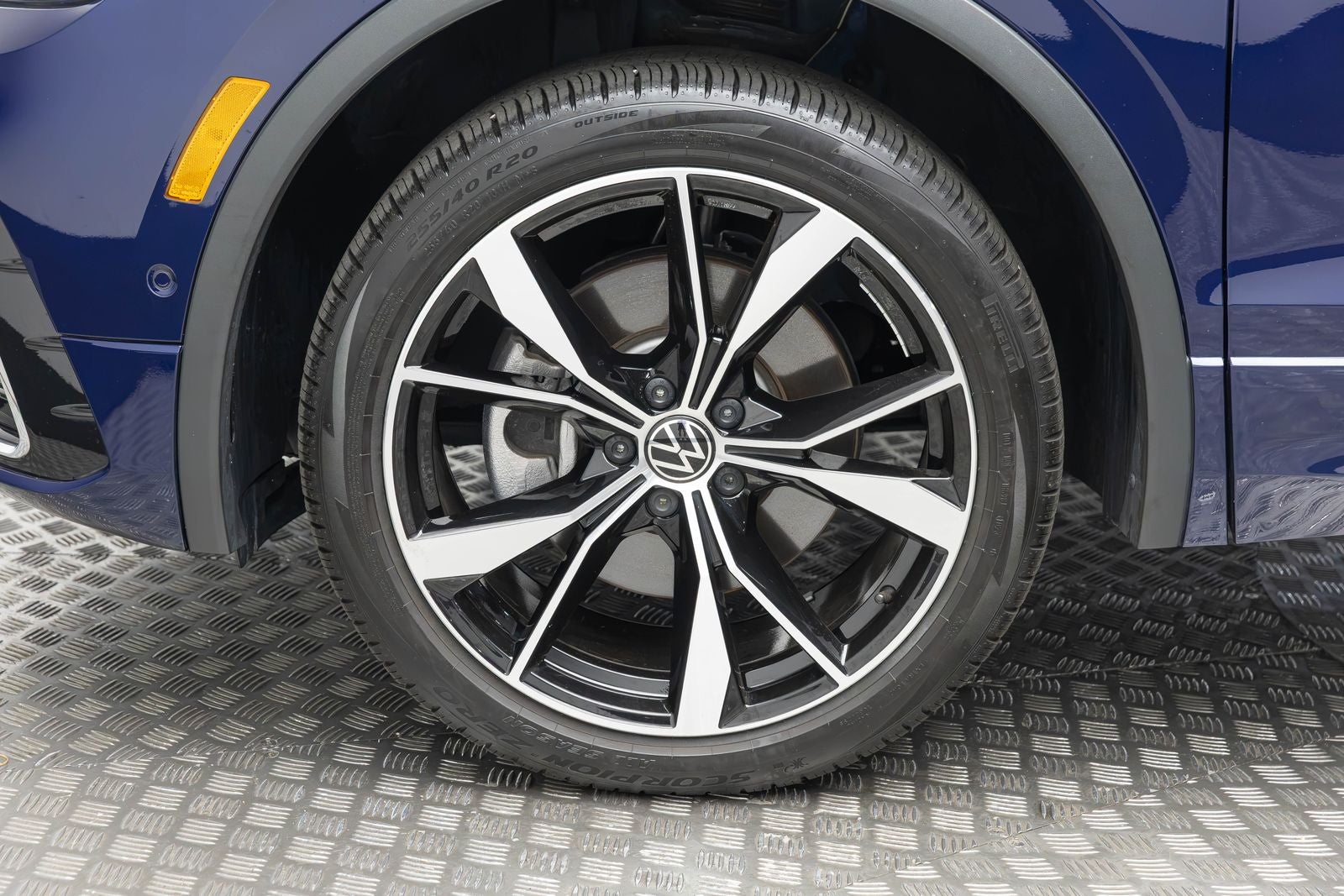 2023 Volkswagen Tiguan SEL R-Line