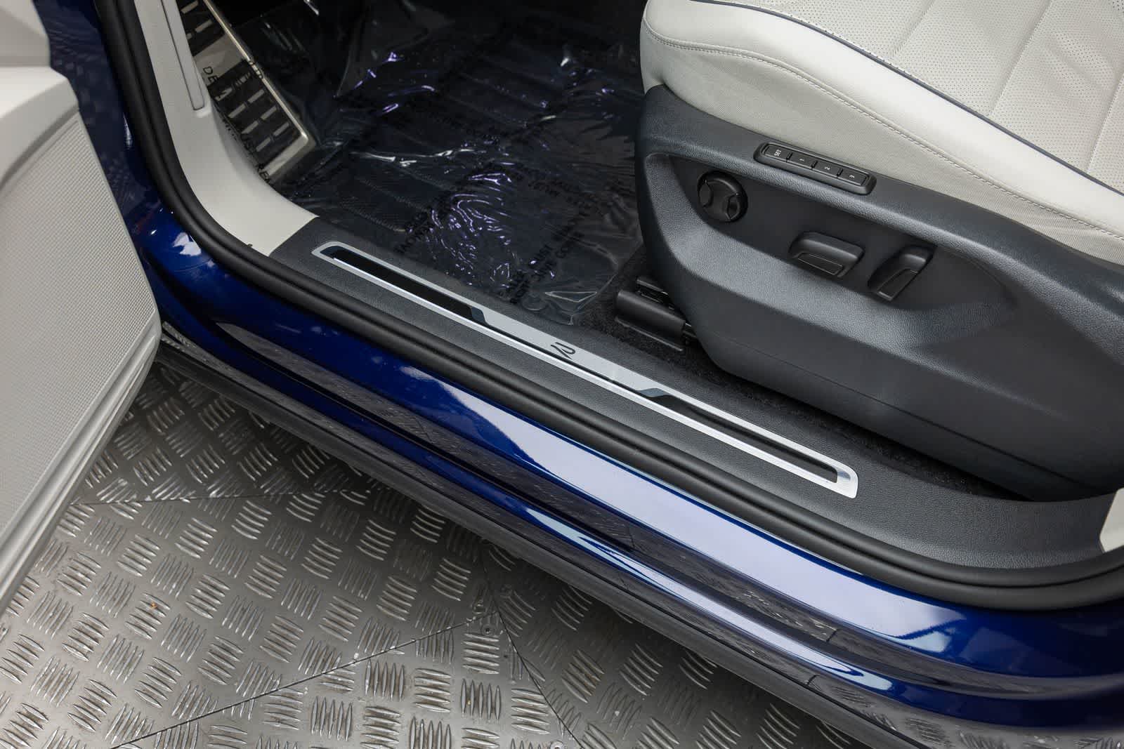 2023 Volkswagen Tiguan SEL R-Line