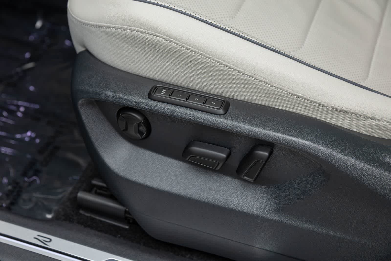 2023 Volkswagen Tiguan SEL R-Line