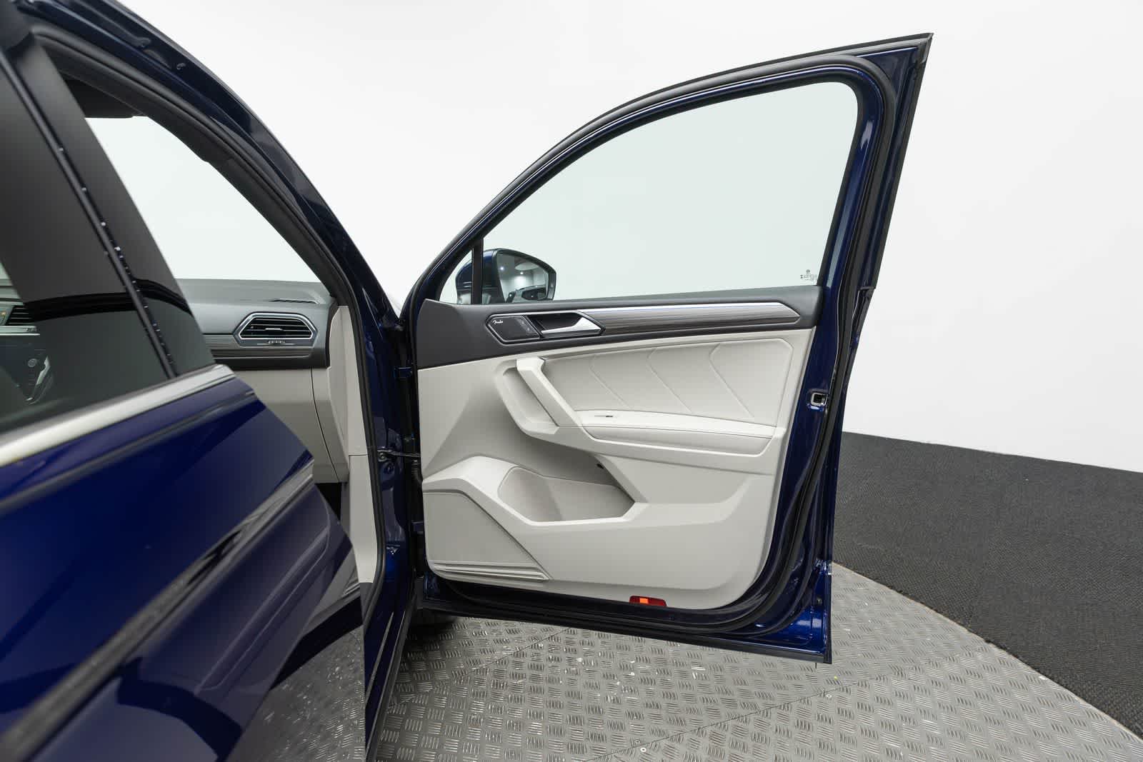 2023 Volkswagen Tiguan SEL R-Line
