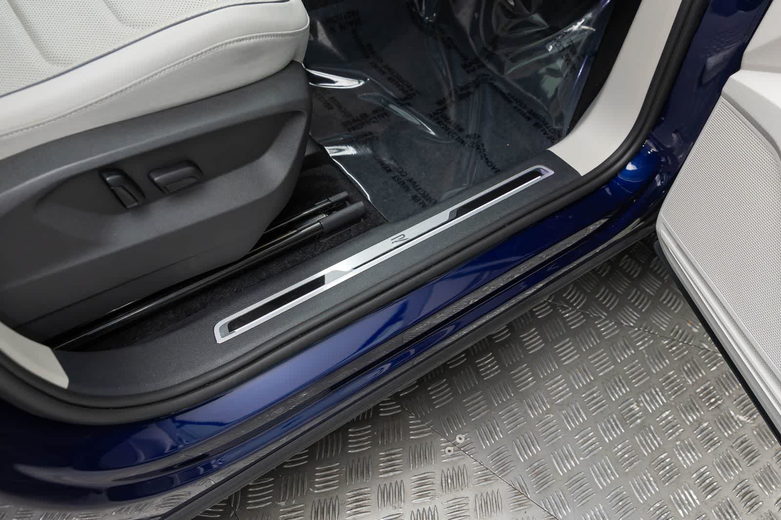 2023 Volkswagen Tiguan SEL R-Line
