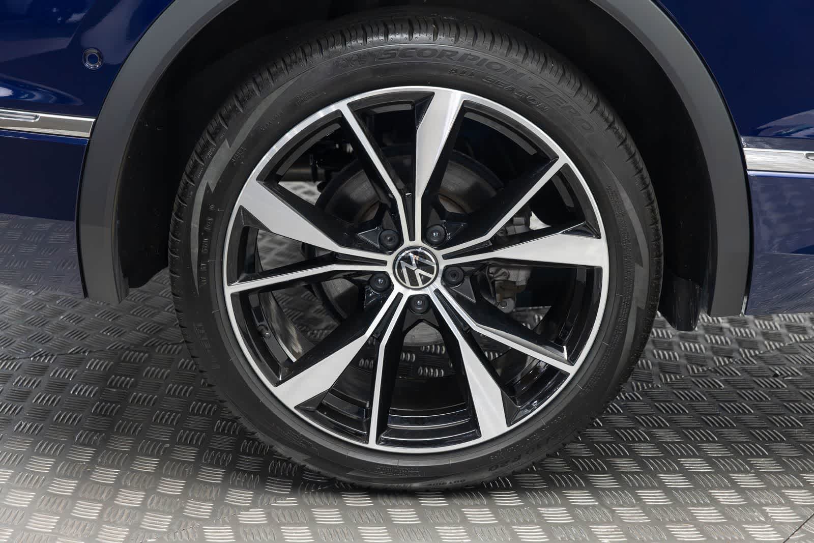 2023 Volkswagen Tiguan SEL R-Line