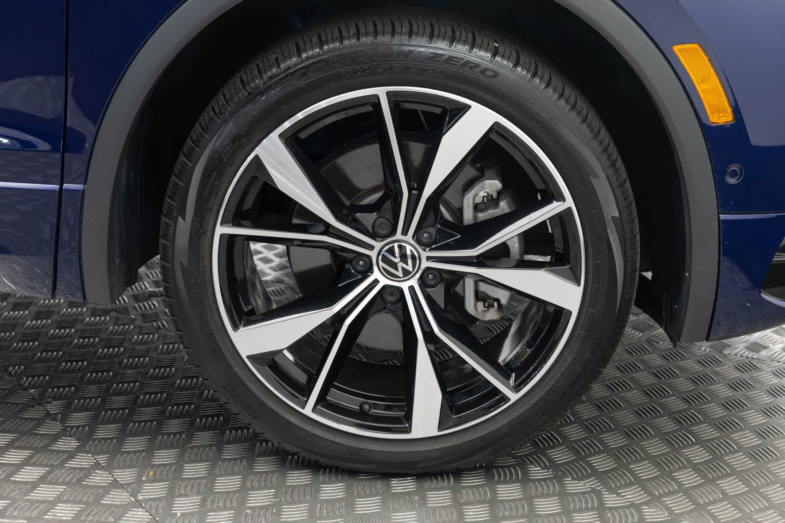 2023 Volkswagen Tiguan SEL R-Line
