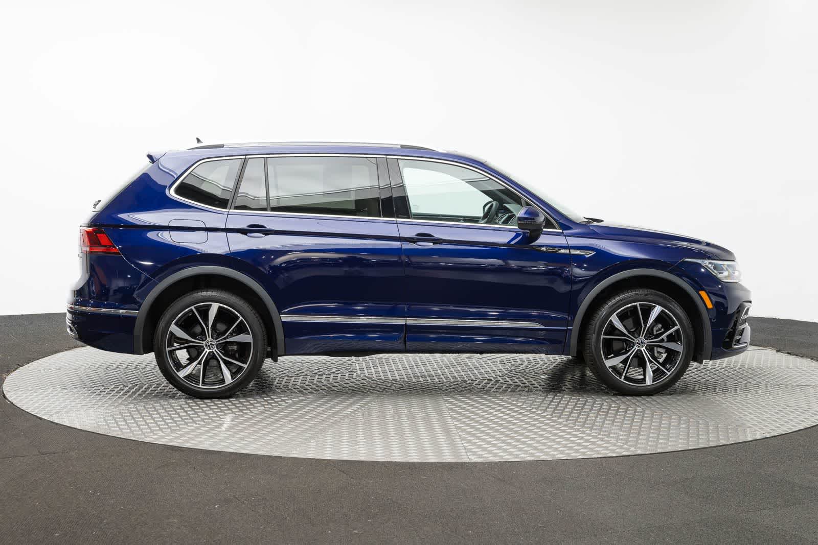2023 Volkswagen Tiguan SEL R-Line