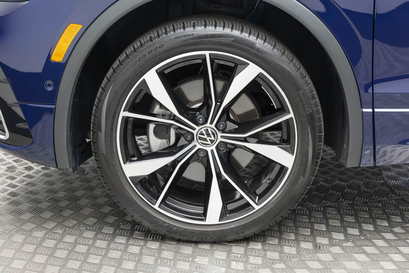 2023 Volkswagen Tiguan SEL R-Line