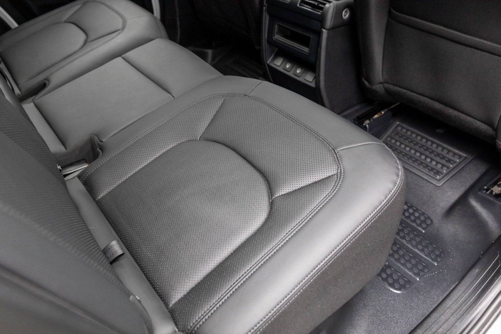 2025 Land Rover Defender S