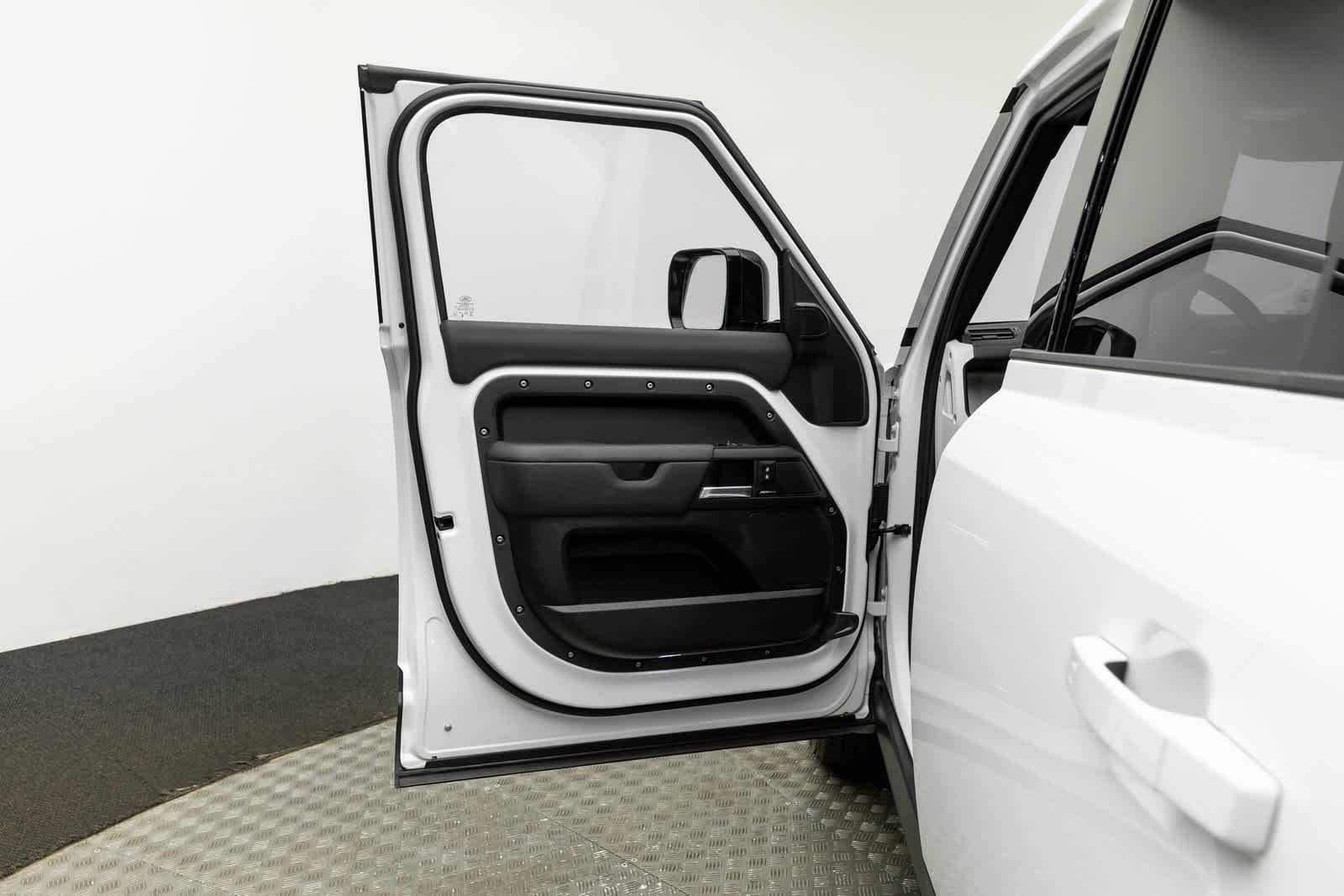 2025 Land Rover Defender S