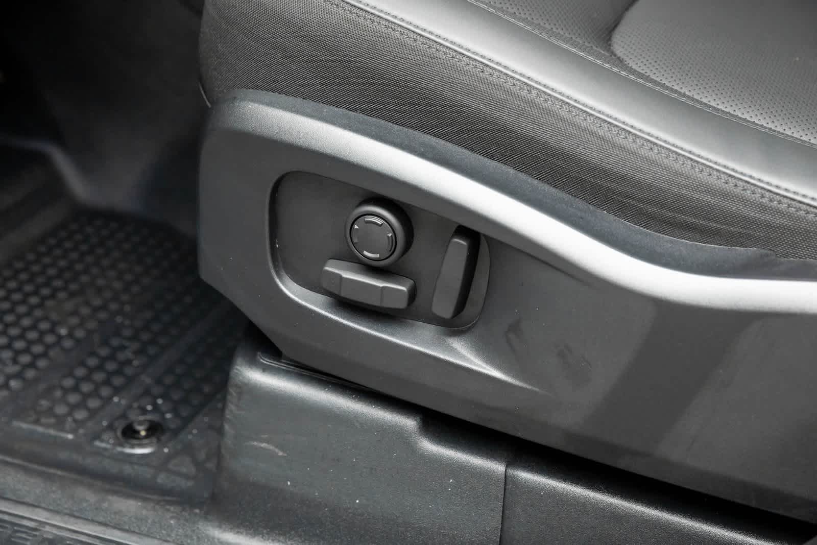 2025 Land Rover Defender S