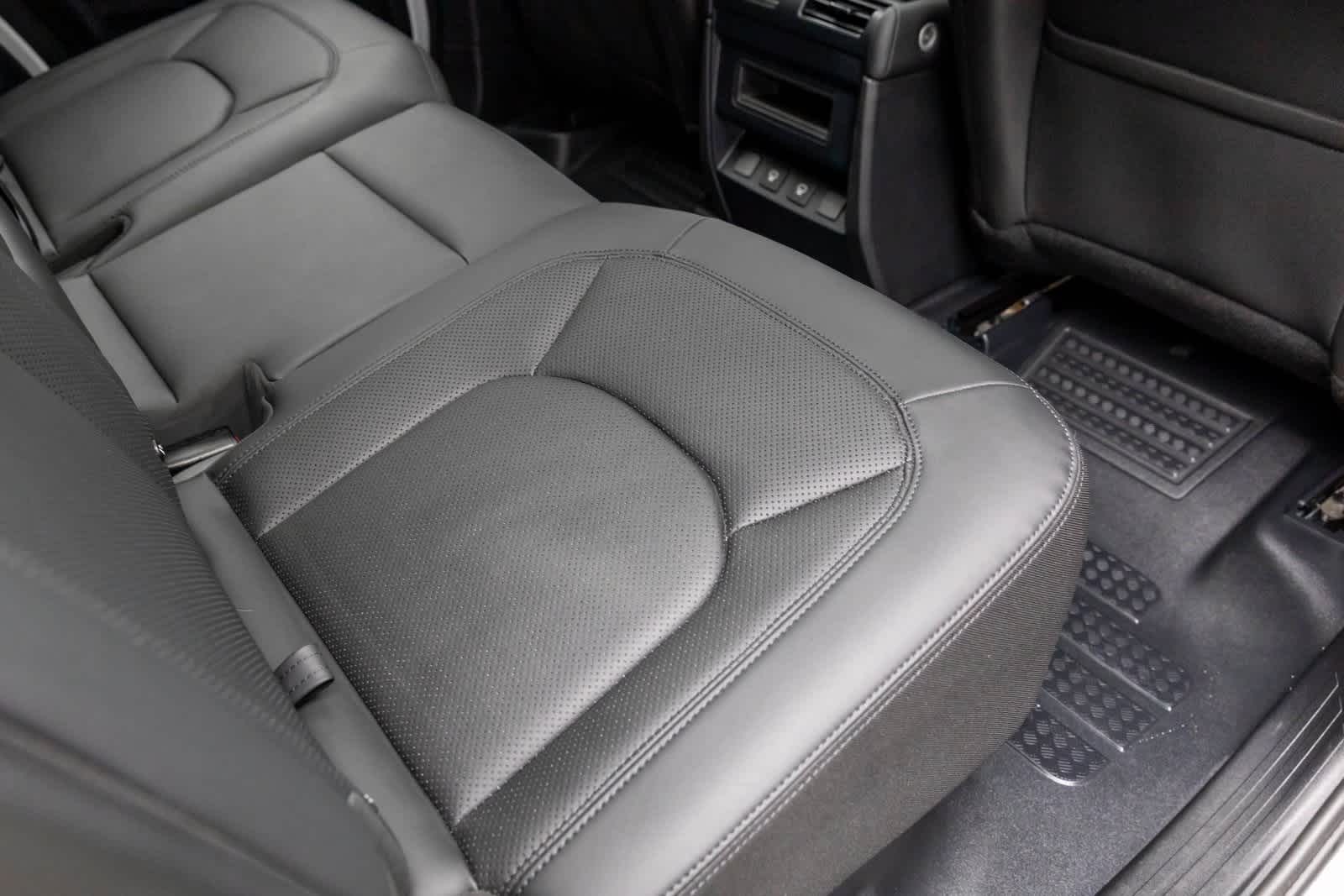 2025 Land Rover Defender S