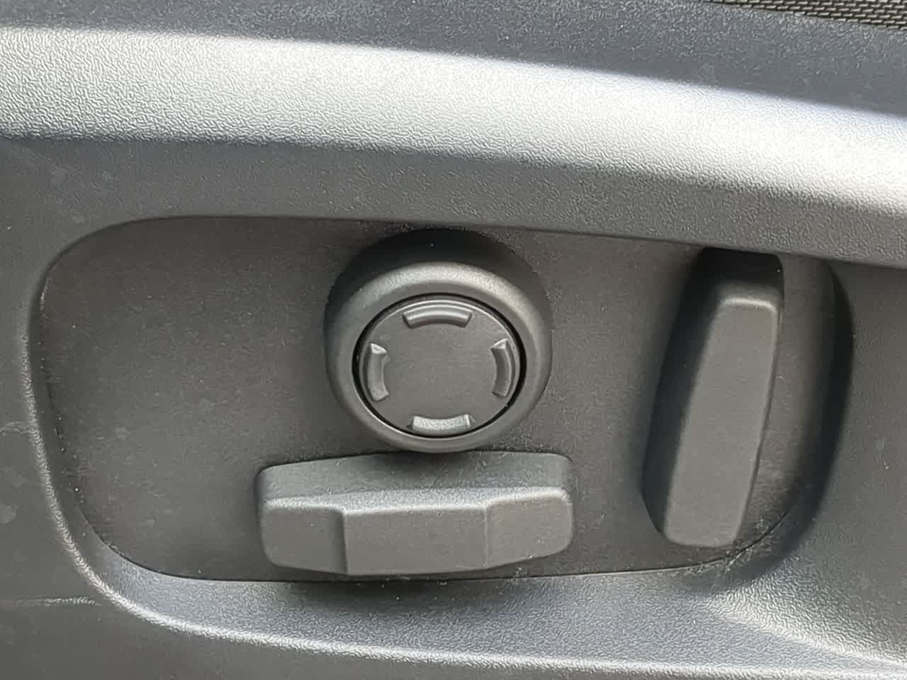 2025 Land Rover Defender S