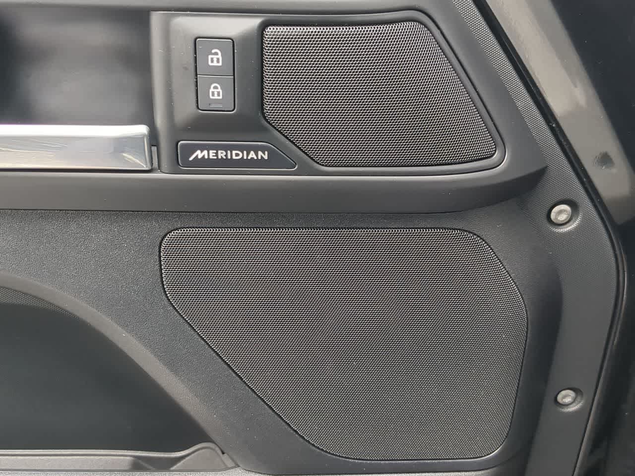 2025 Land Rover Defender S