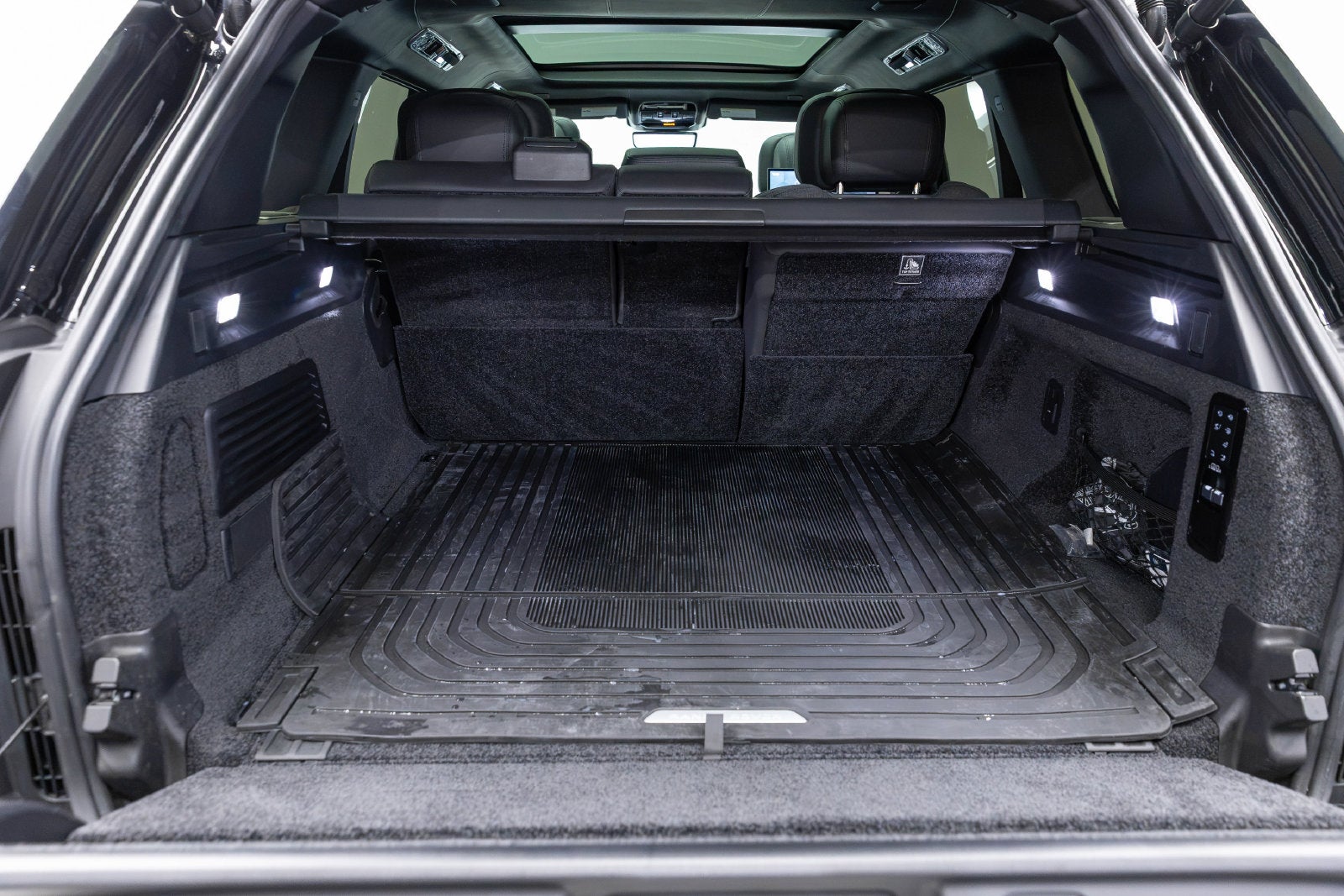 2025 Land Rover Range Rover SV