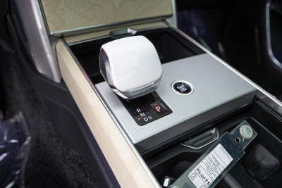 2025 Land Rover Range Rover SV