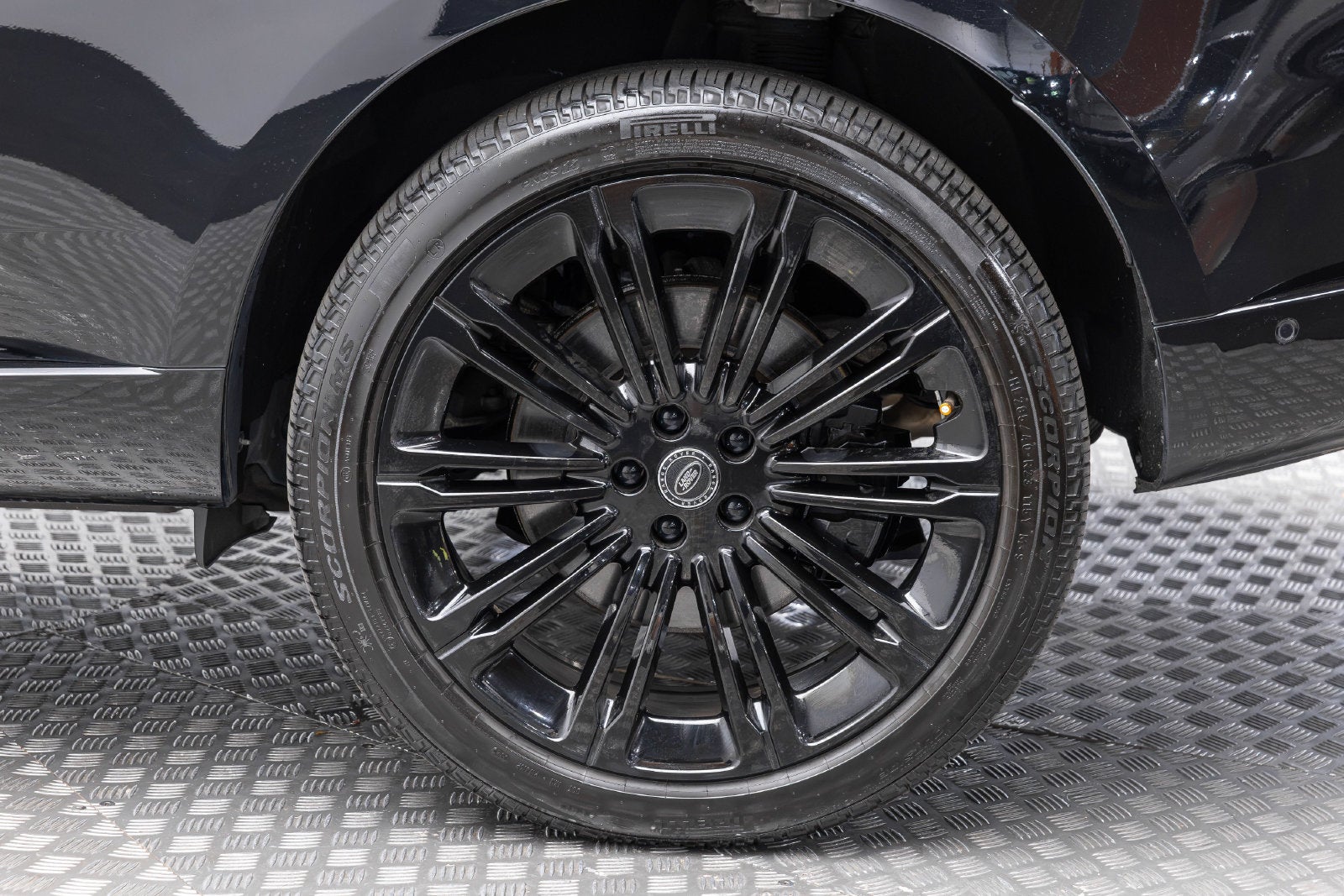 2025 Land Rover Range Rover SV