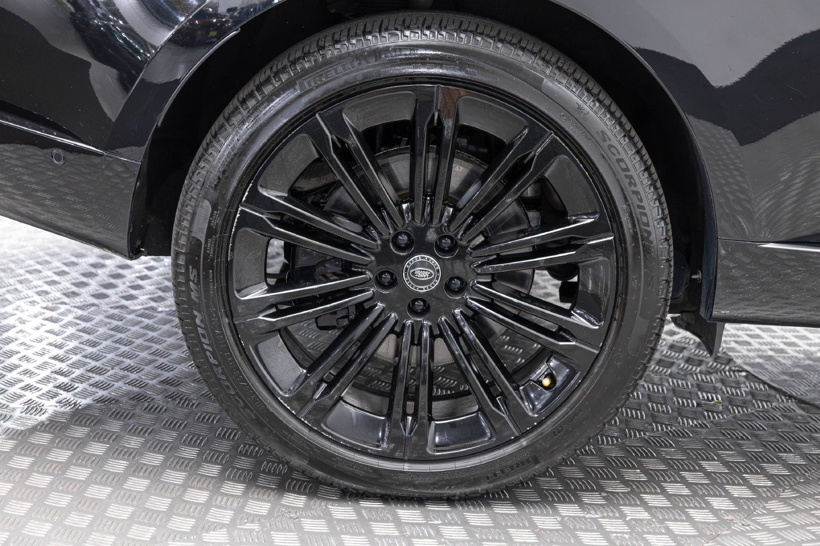 2025 Land Rover Range Rover SV