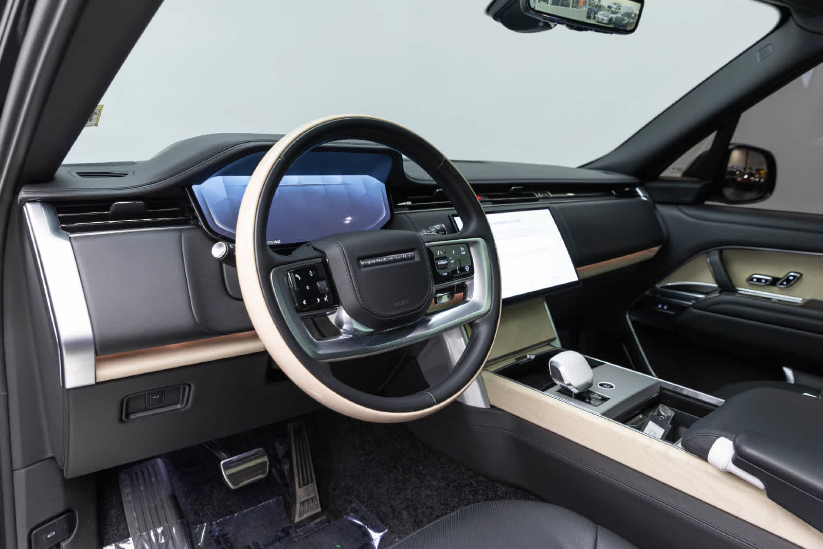 2025 Land Rover Range Rover SV