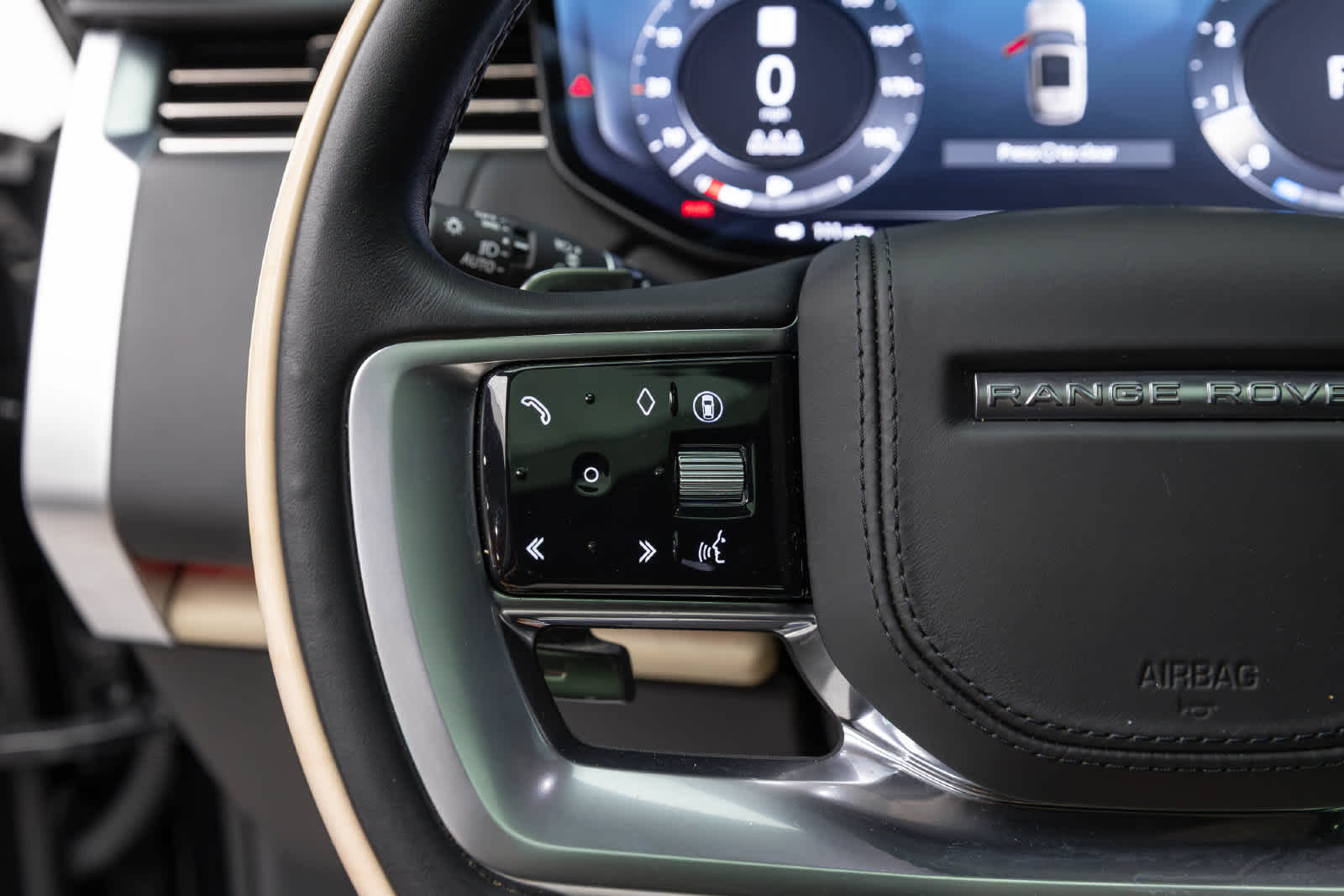 2025 Land Rover Range Rover SV