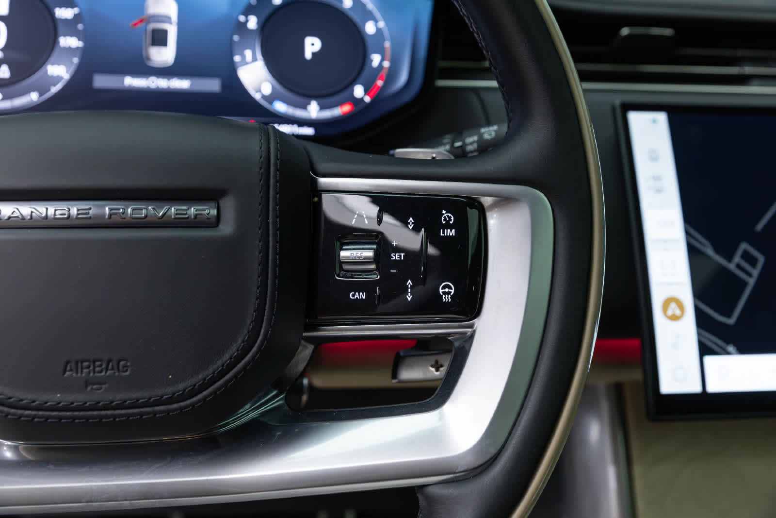 2025 Land Rover Range Rover SV