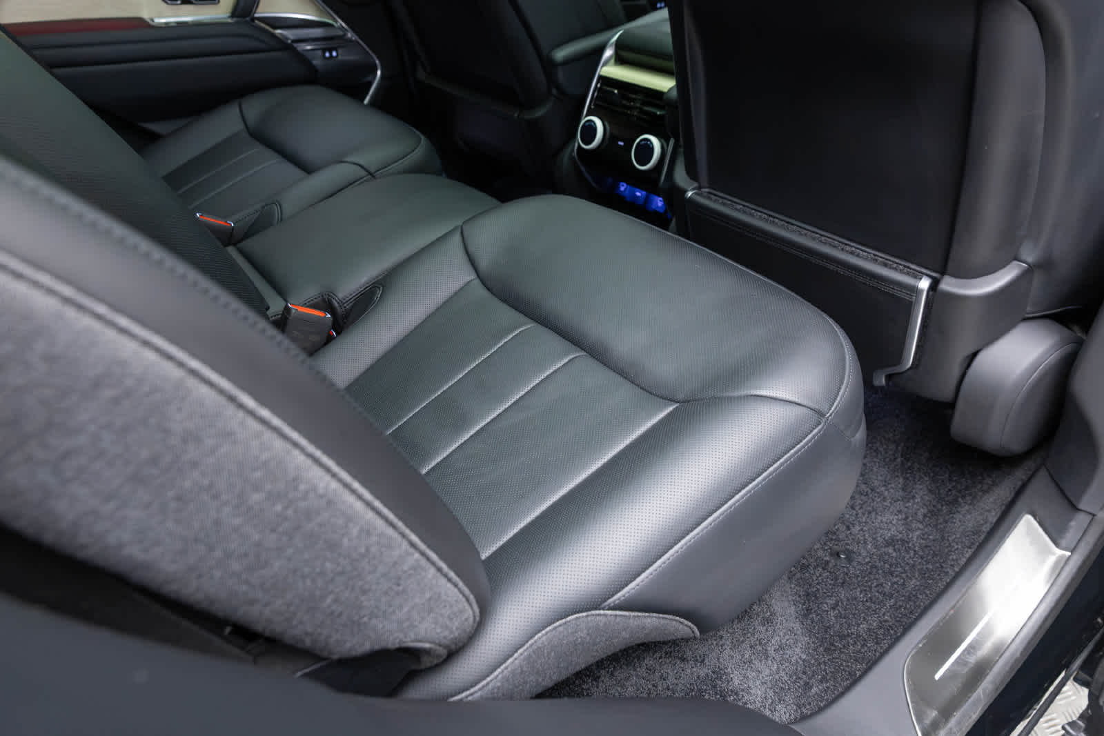2025 Land Rover Range Rover SV