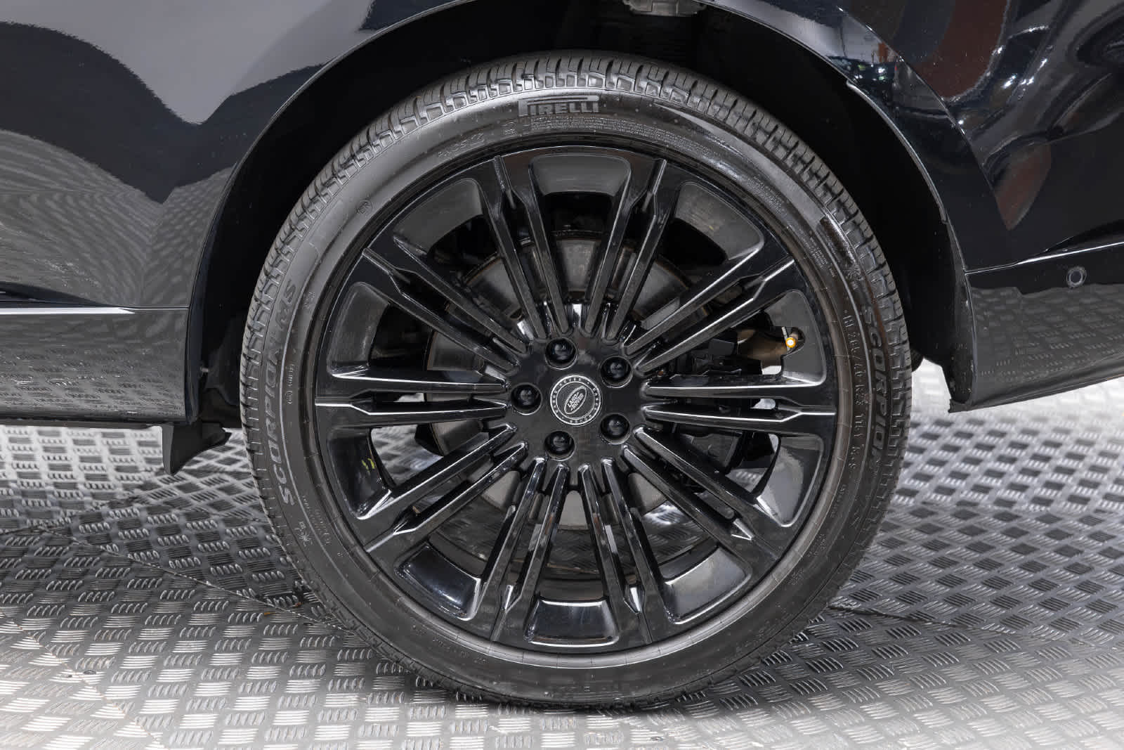 2025 Land Rover Range Rover SV