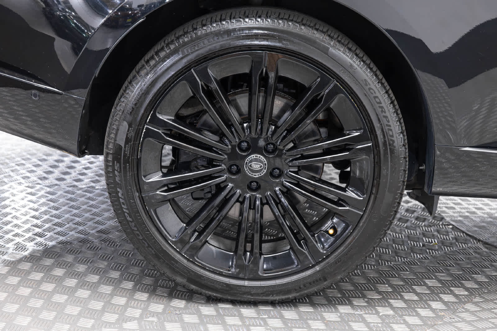 2025 Land Rover Range Rover SV