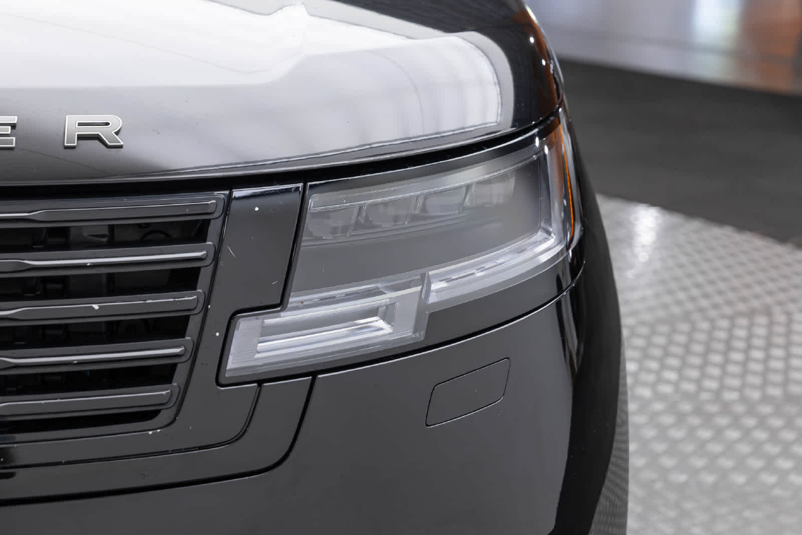 2025 Land Rover Range Rover SV