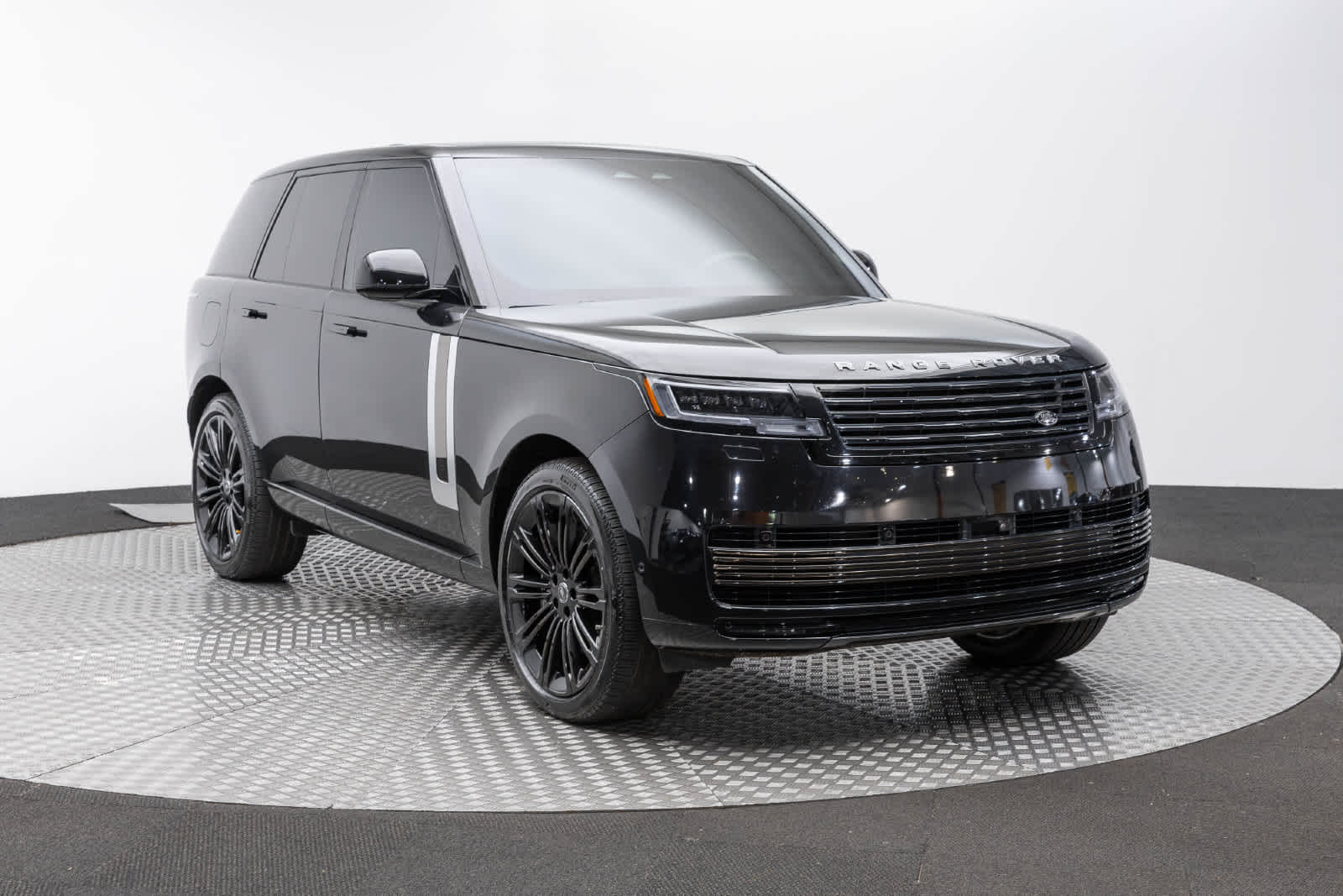 2025 Land Rover Range Rover SV