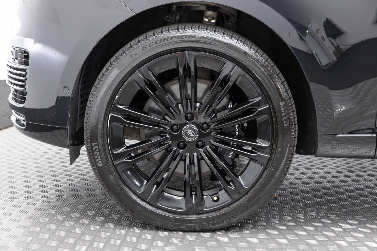 2025 Land Rover Range Rover SV