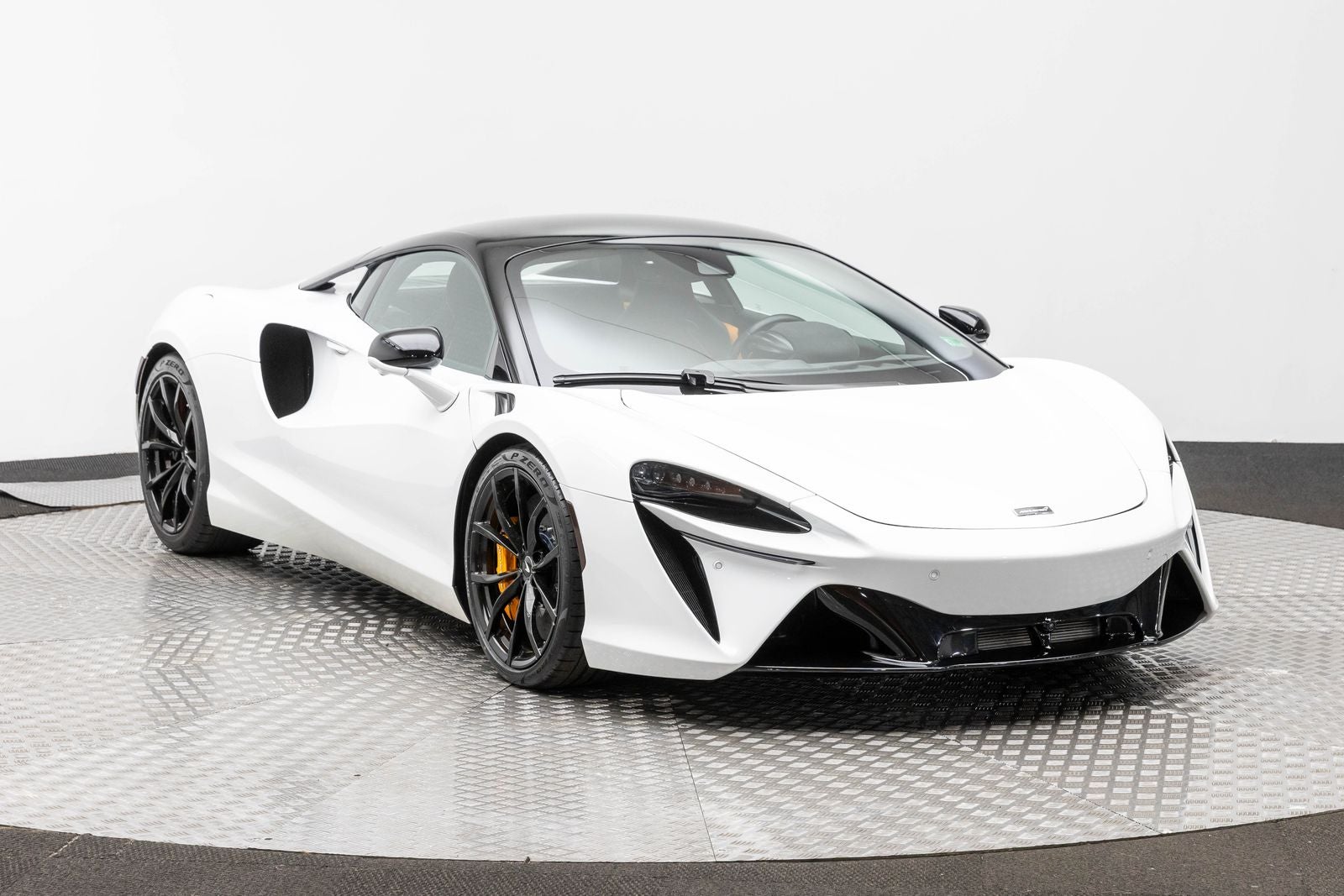 2023 McLaren Artura Coupe