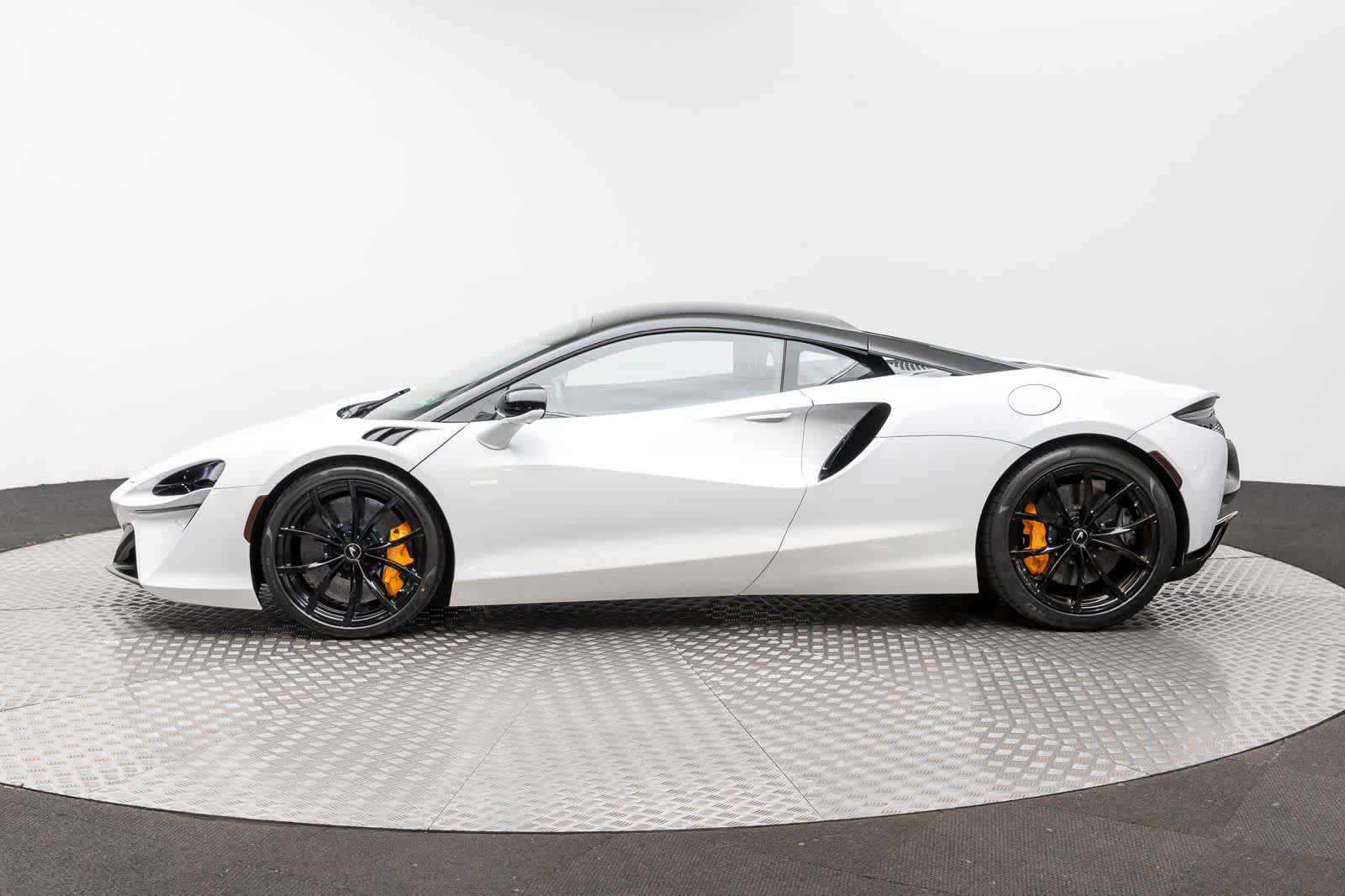 2023 McLaren Artura Coupe
