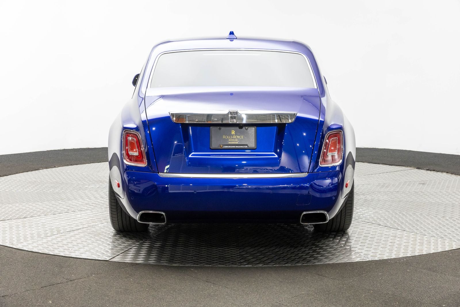 2023 Rolls-Royce Phantom Sedan