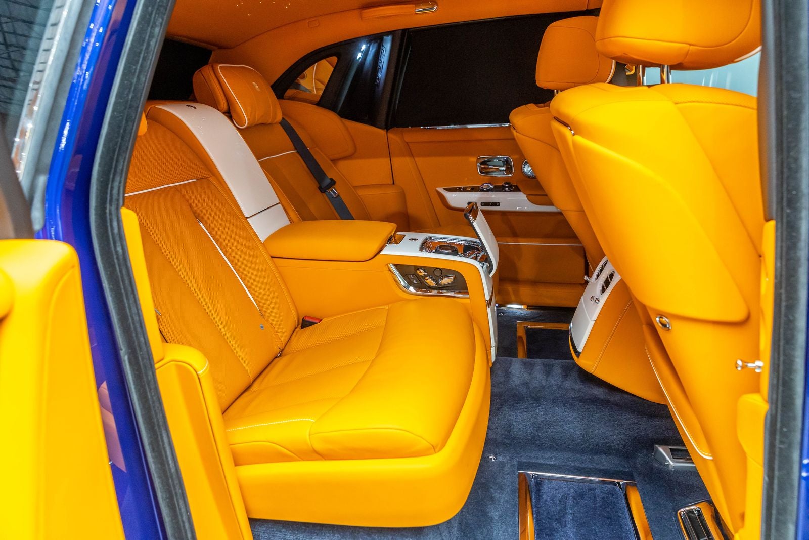 2023 Rolls-Royce Phantom Sedan