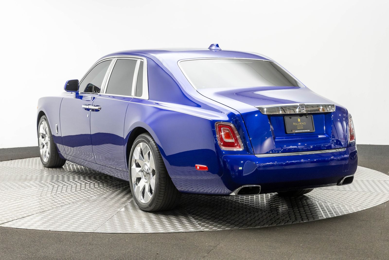 2023 Rolls-Royce Phantom Sedan