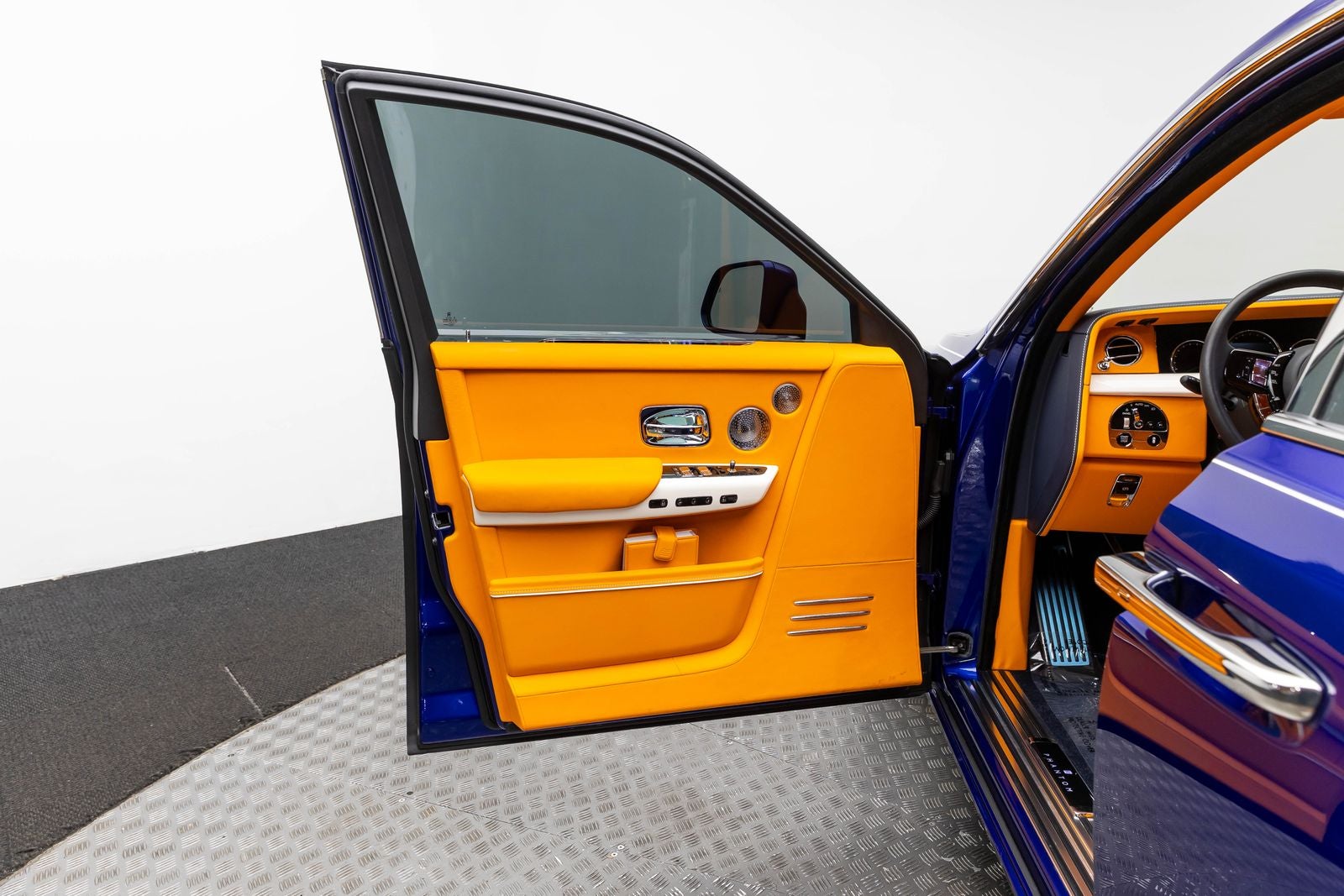 2023 Rolls-Royce Phantom Sedan