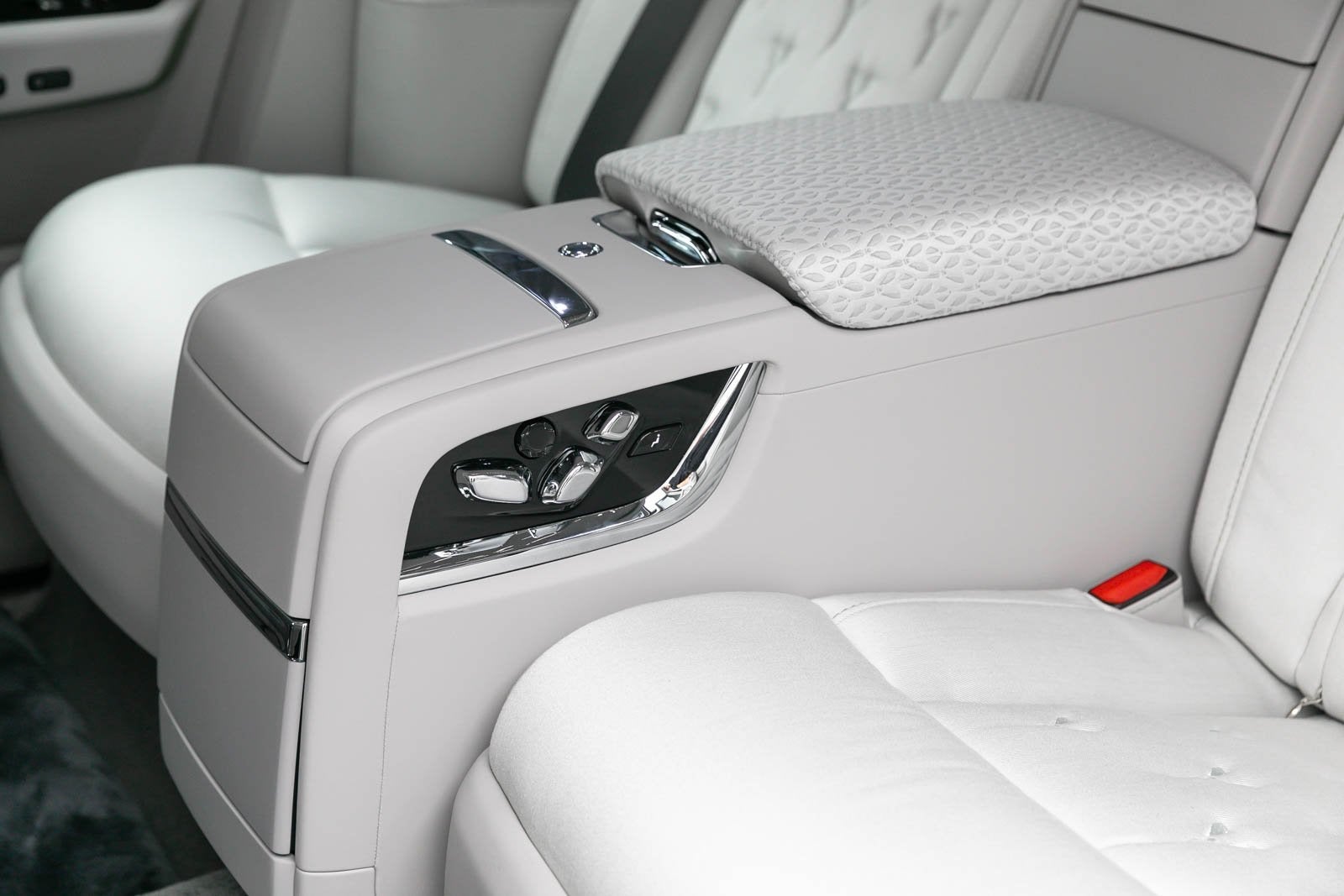 2024 Rolls-Royce Phantom Plantino