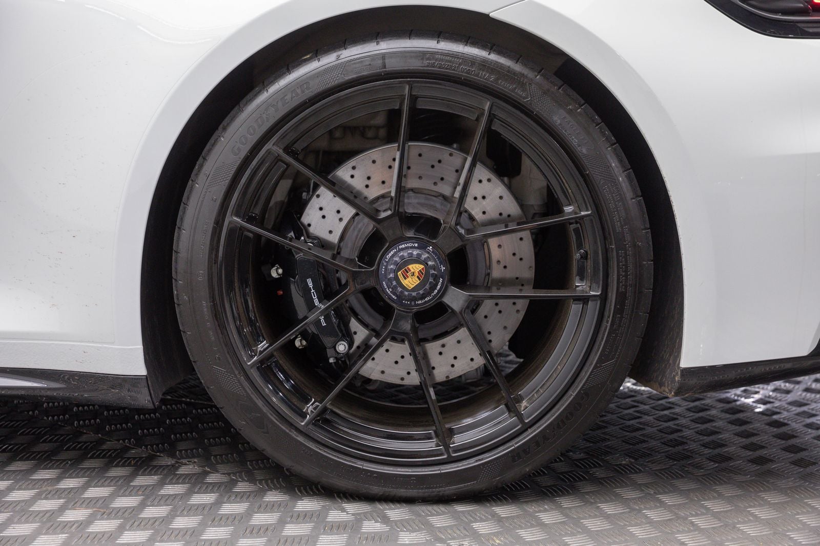 2025 Porsche 911 Carrera 4 GTS