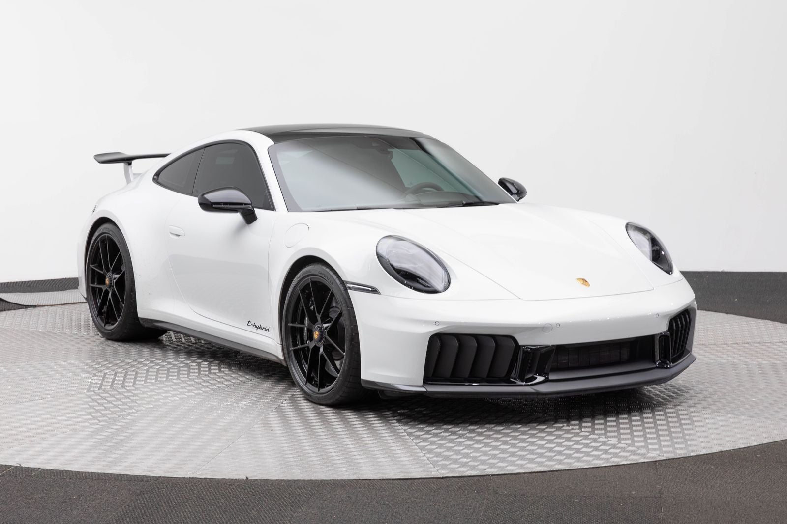 2025 Porsche 911 Carrera 4 GTS