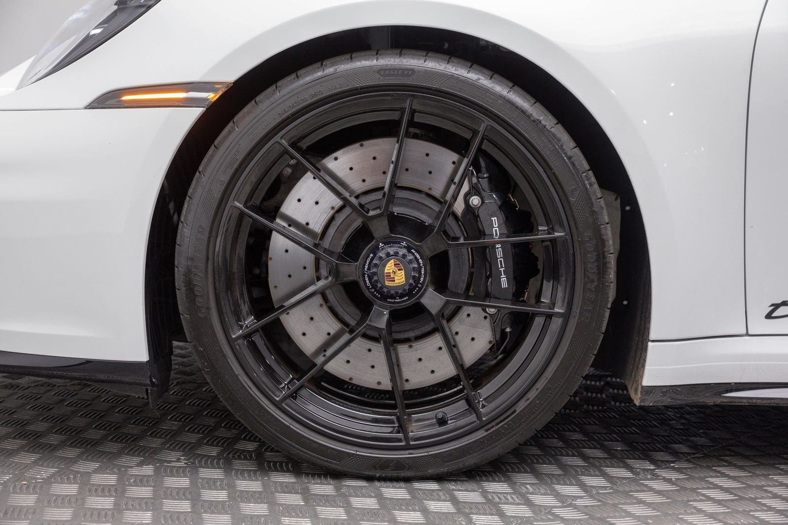 2025 Porsche 911 Carrera 4 GTS