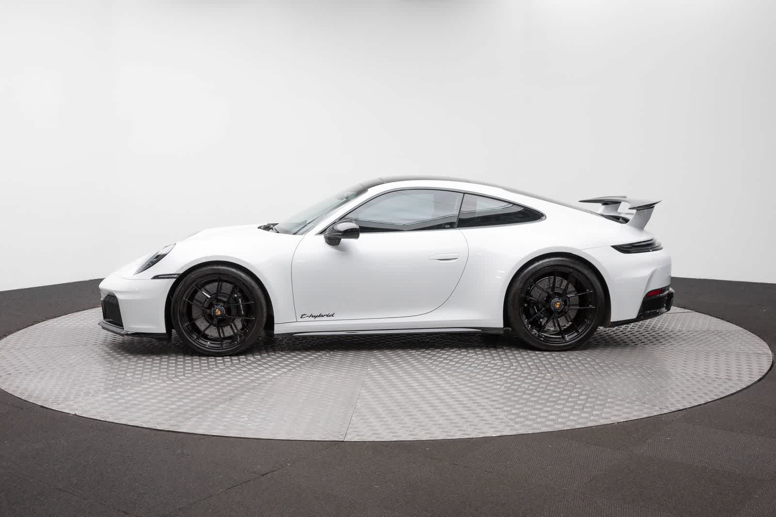 2025 Porsche 911 Carrera 4 GTS
