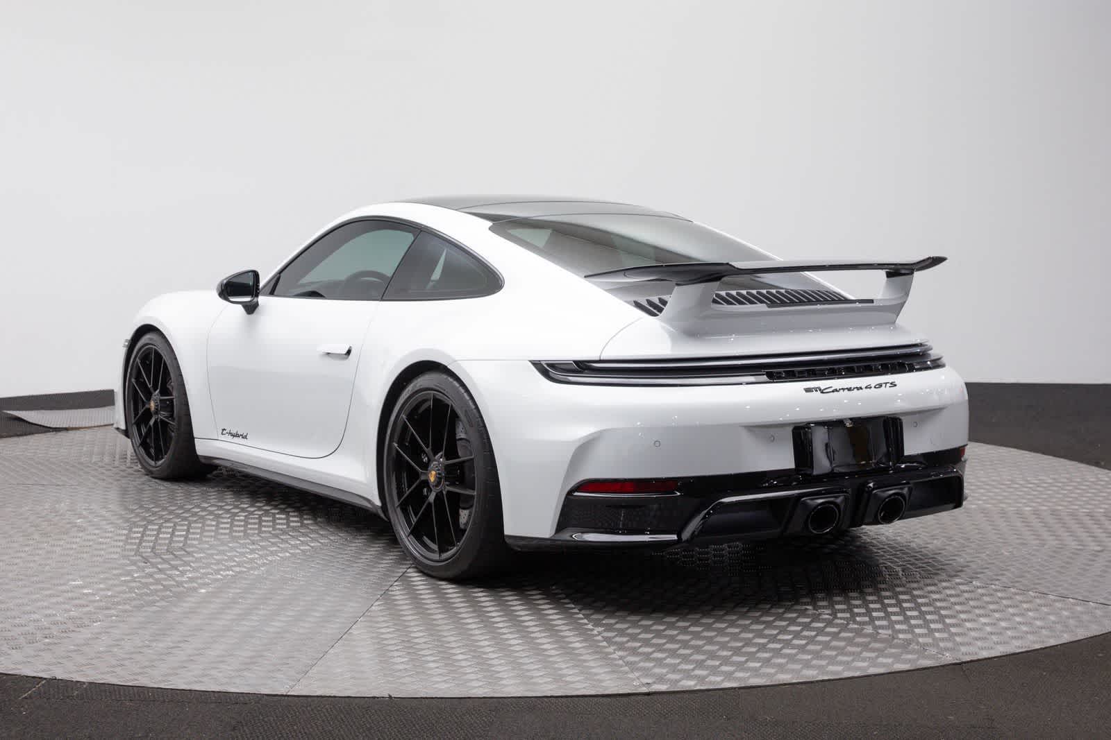 2025 Porsche 911 Carrera 4 GTS
