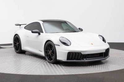 2025 Porsche 911 Carrera 4 GTS