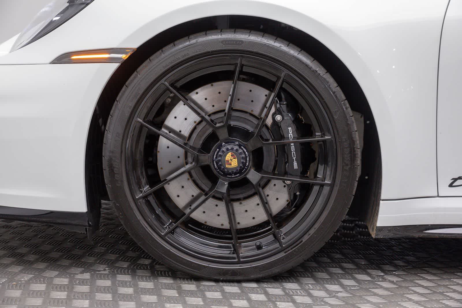 2025 Porsche 911 Carrera 4 GTS